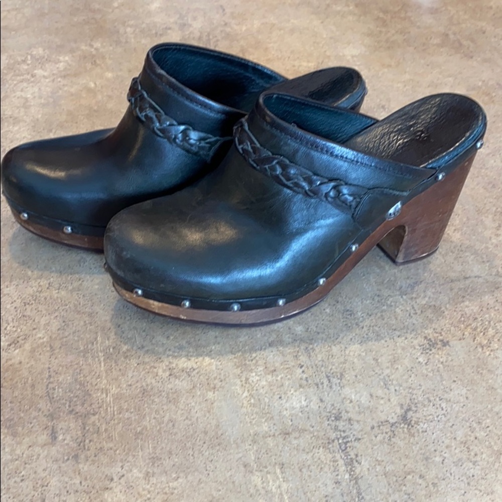 Women’s UGG clogs size 9